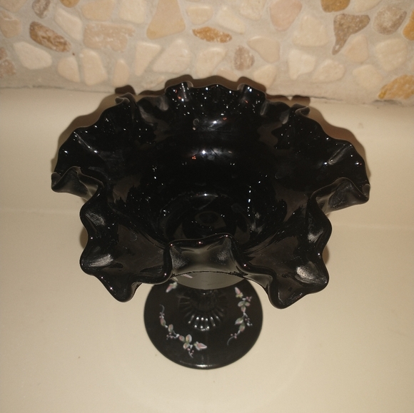 SALE >>>>>>>Fenton Black glass Ruffle Vase - Picture 3 of 4